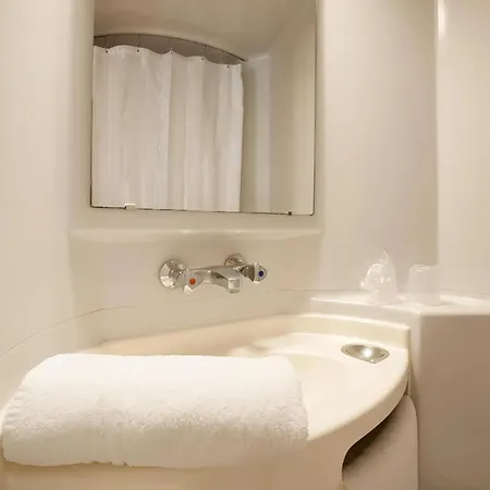 Fasthotel Reims Est - מלון