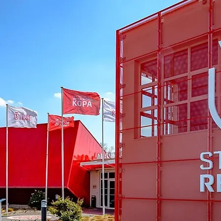 Fasthotel Reims Est - 호텔