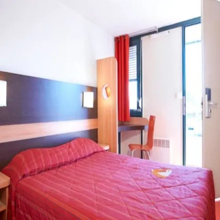 Fasthotel Reims Est - 호텔 3*