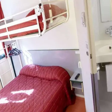 Fasthotel Reims Est - 3* 타이시