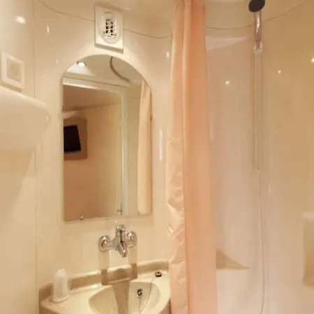 Fasthotel Reims Est - 3*