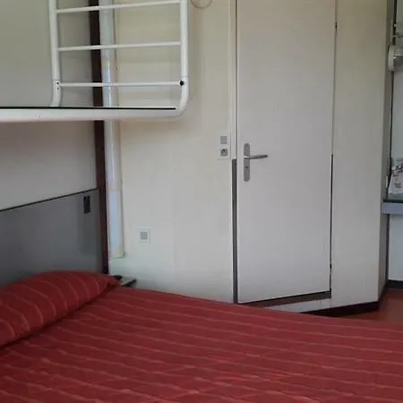 מלון Fasthotel Reims Est -