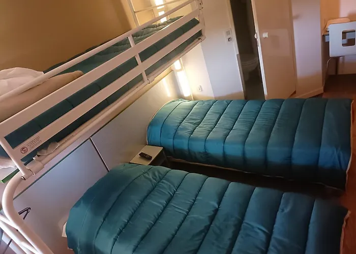 Fasthotel Reims Est - 塔希